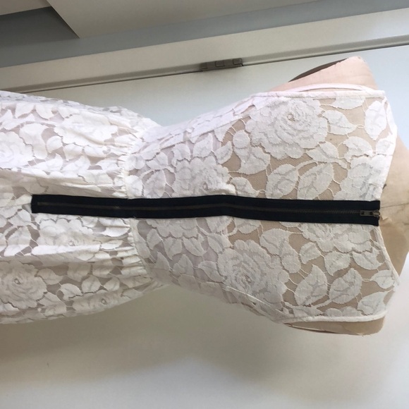 MONTEAU LOS ANGELES LACE DRESS SIZE MEDIUM - Picture 6 of 7